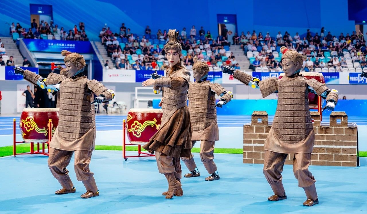 全球首演！光谷東智攜手北京舞蹈學(xué)院人機(jī)共舞《秦俑魂》，亮相2025世界人形機(jī)器人運動會